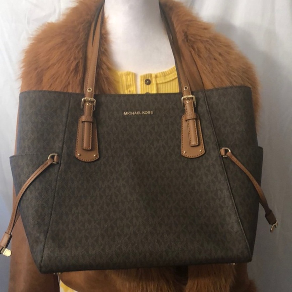 Michael Kors Medium Voyager Signature Logo Tote Bag VGUC